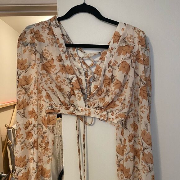 Beautiful two piece mini skirt set - Picture 8 of 11